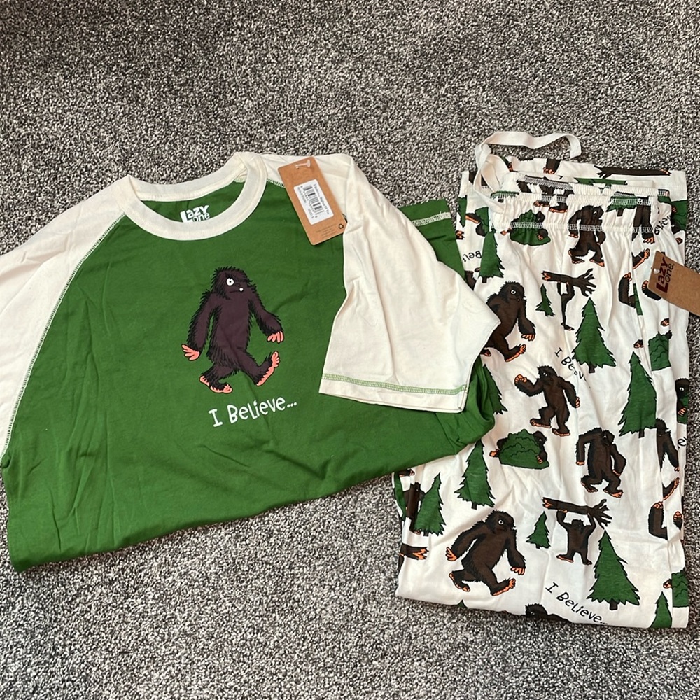 NWT!! Men’s Bigfoot Pajamas